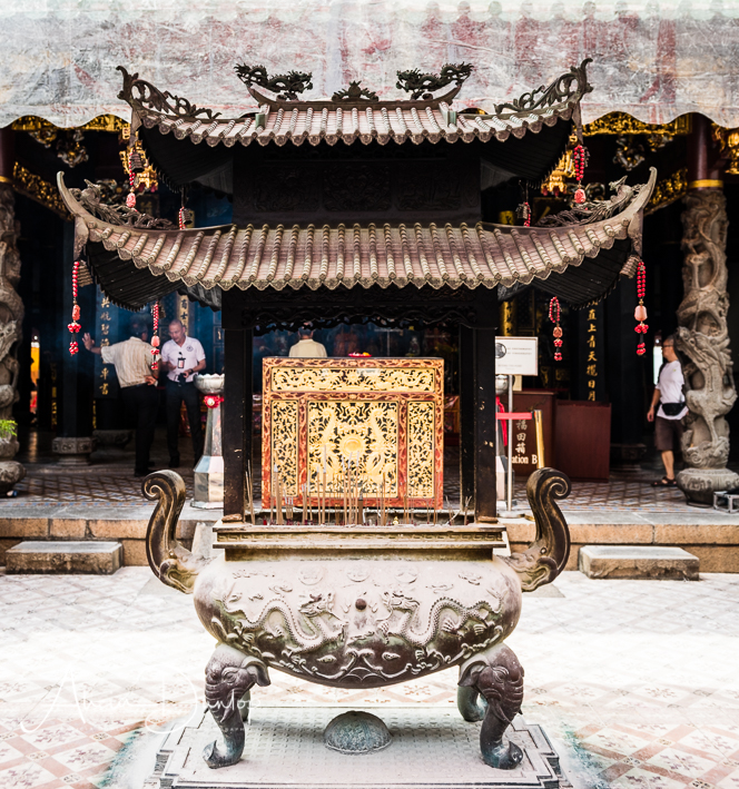 Around the World Travel - Singapore Places to See Josh sticks burning in Thian Hock Keng temple, Singapore